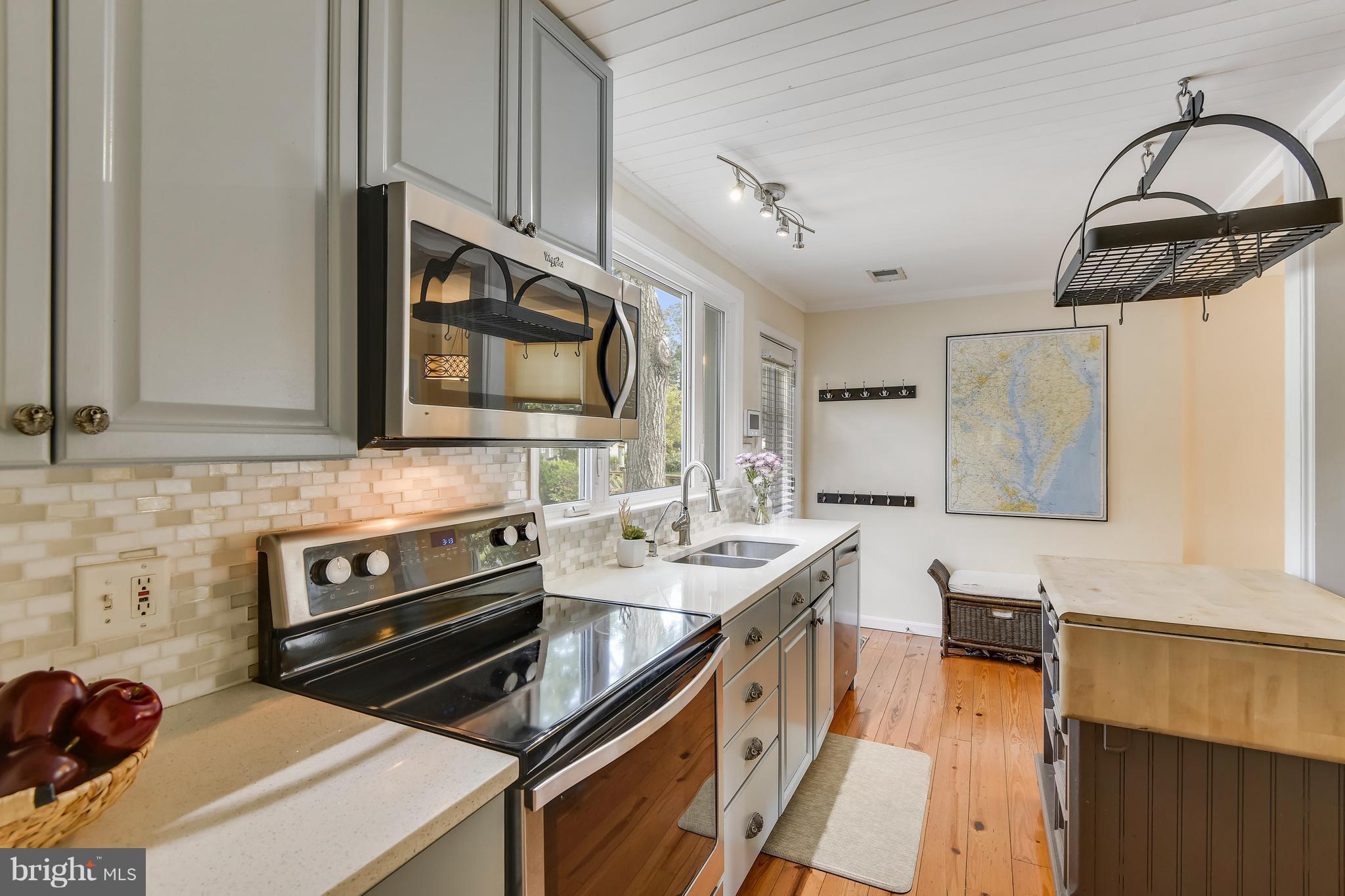 396 Riverside Drive Pasadena, MD 21122 - Photo 5 of 30 Time less appeal Stainless appliances