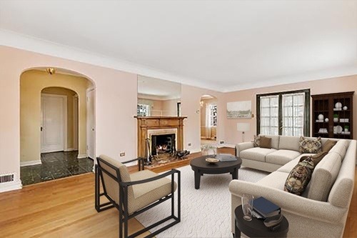 592 Selborne Road Riverside, IL 60546 - Photo 2 of 3