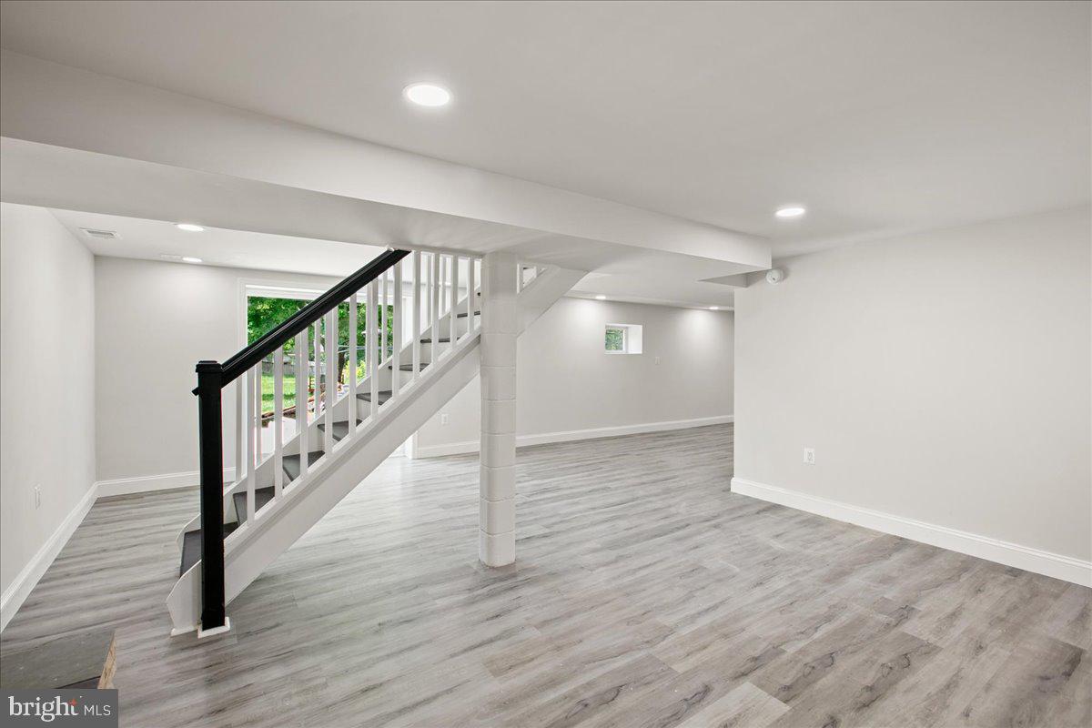5028 Harpers Ferry Road Sharpsburg, MD 21782 - Photo 23 of 35 Stairs