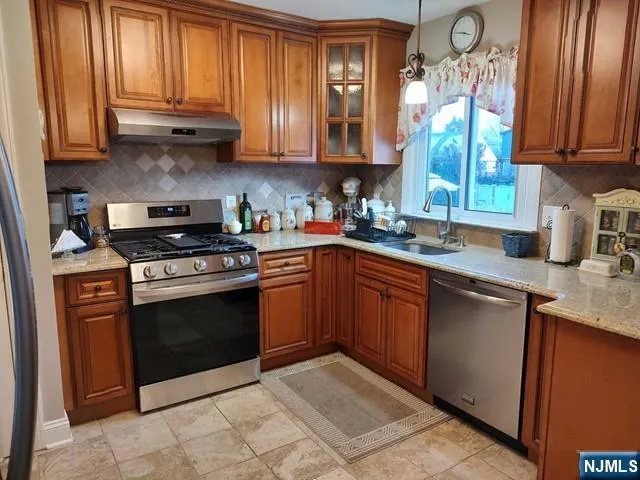 $799,000 | 190 Martha Avenue, Elmwood Park, NJ 07407