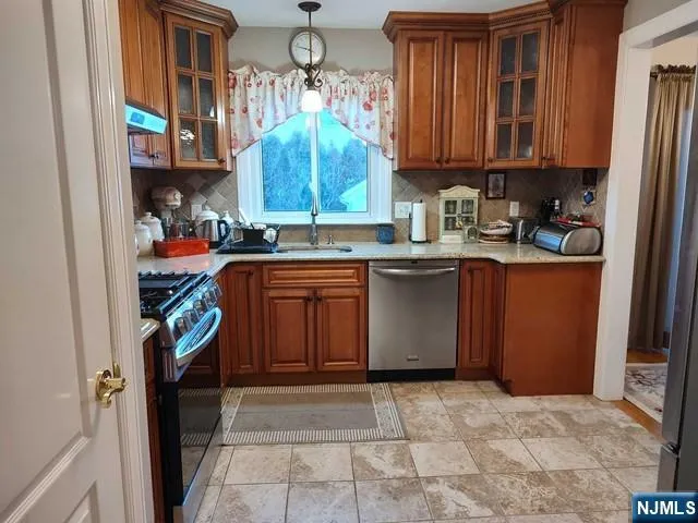 $799,000 | 190 Martha Avenue, Elmwood Park, NJ 07407