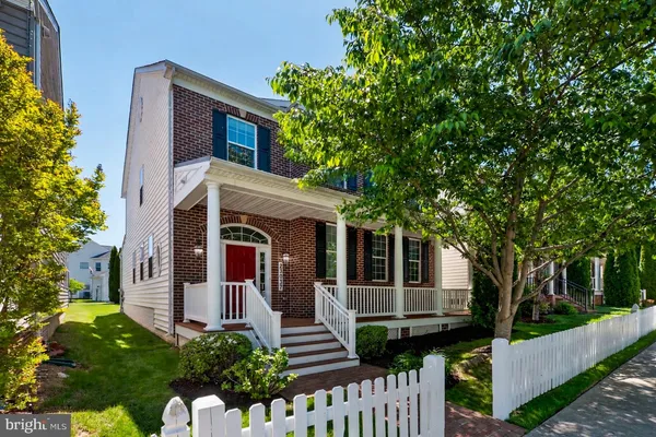 $860,000 | 23037 Spicebush Drive, Clarksburg, MD 20871