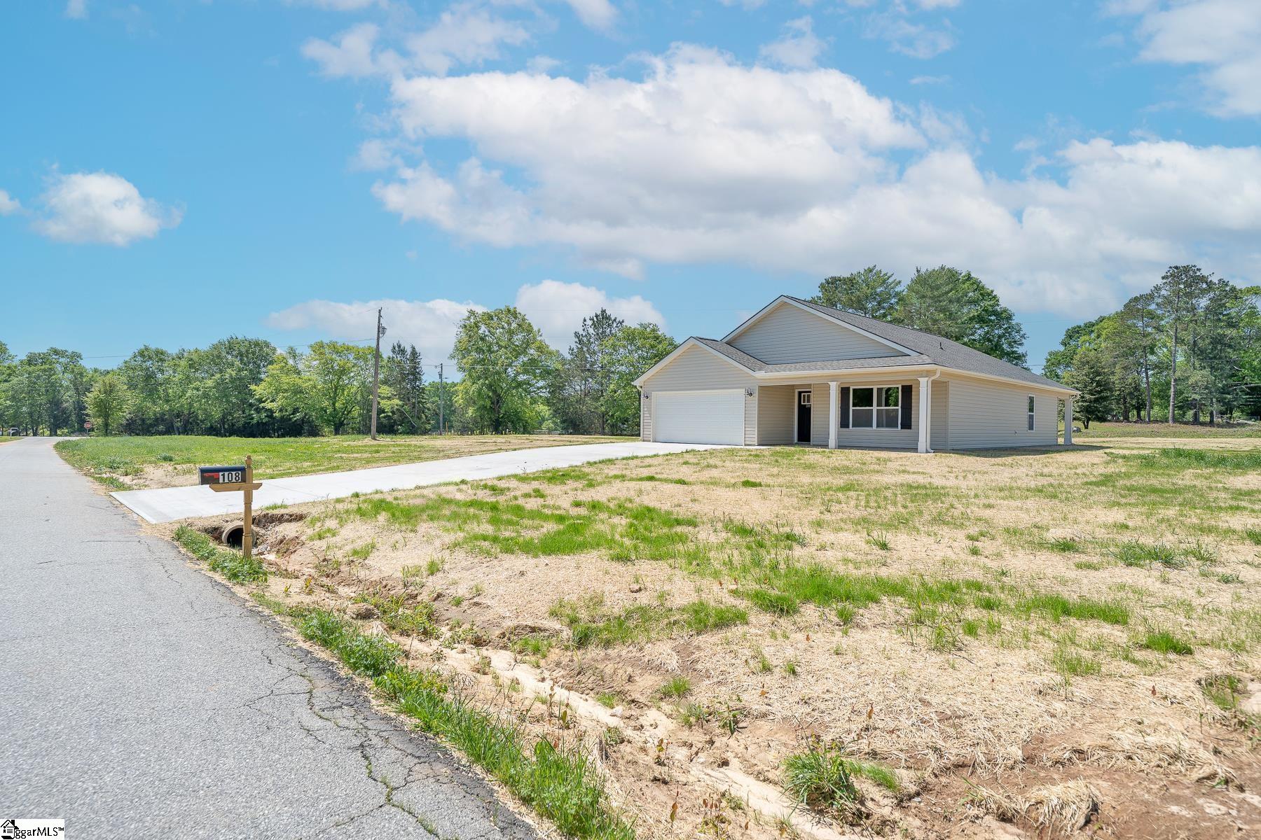 108 Lollis Road Laurens, SC 29360 - Photo 1 of 26 Gallery Image 1
