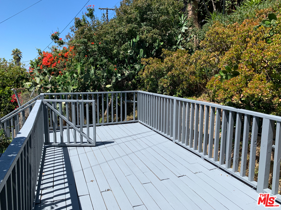 8210 Pershing Drive Playa del Rey, CA 90293 - Photo 8 of 21 Gallery Image 8