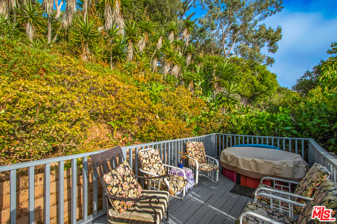 8210 Pershing Drive Playa del Rey, CA 90293 - Photo 9 of 21 Gallery Image 9