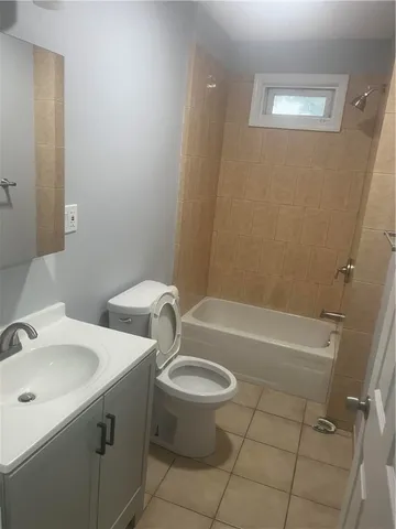 $1,800 | 19 Irving Court, Unit 2, Pawtucket, RI 02860