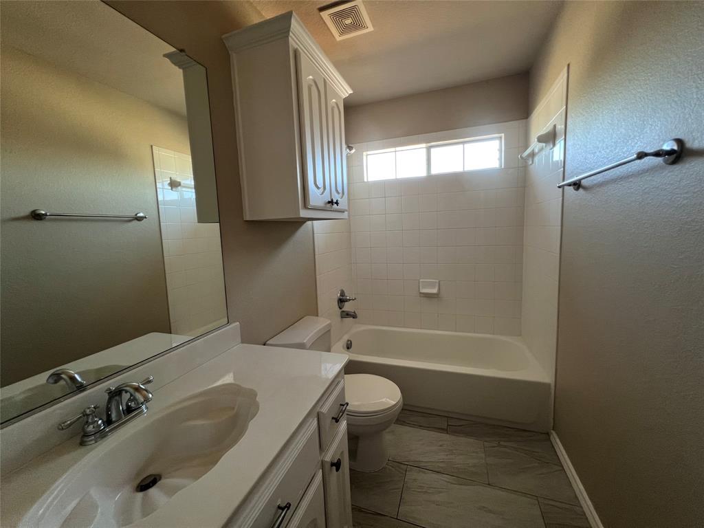 8158 Painted Tree Trail Fort Worth, TX 76131 - Photo 15 of 18 a bathroom with a sink a toilet and shower