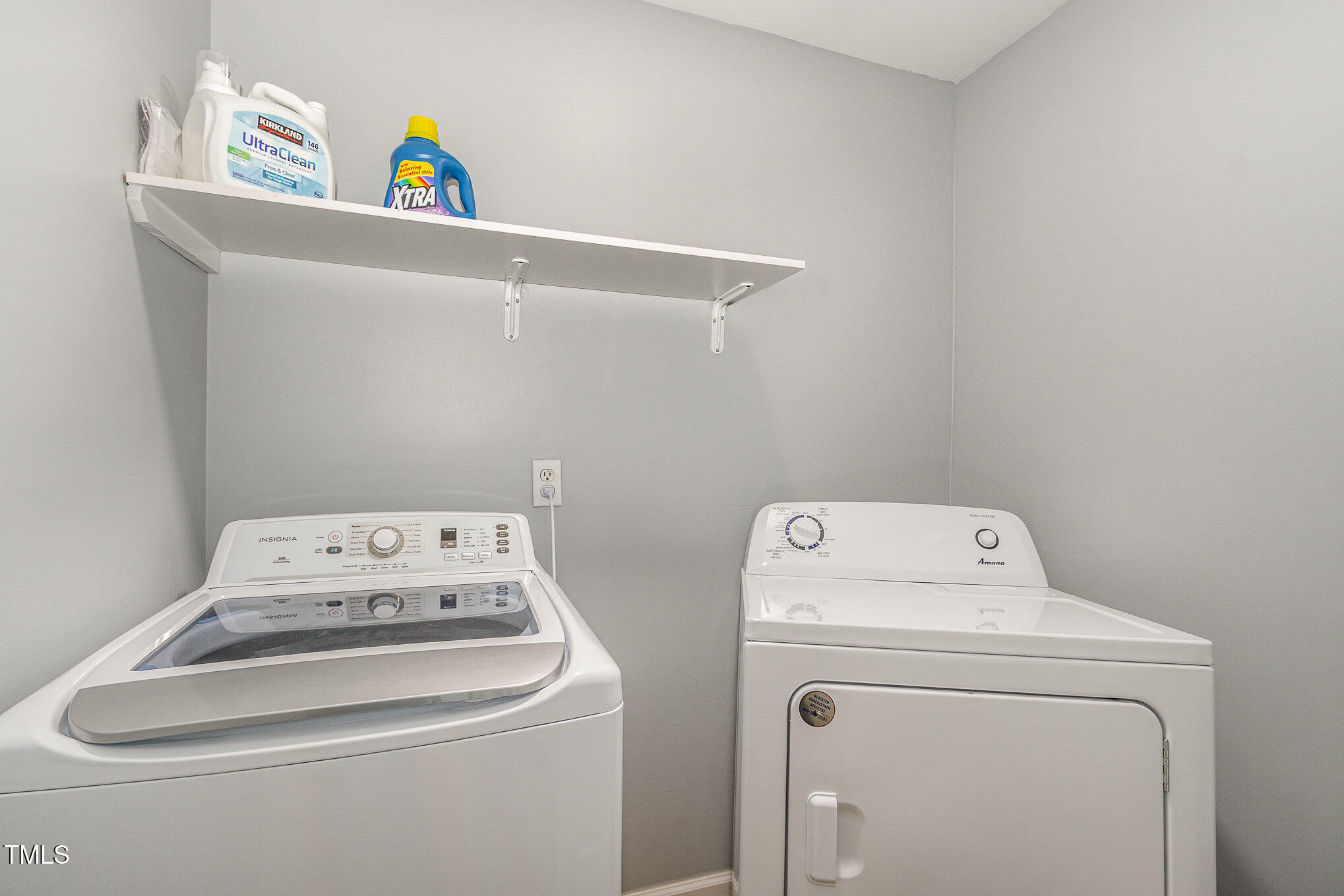 427 Ridgefield Road Chapel Hill, NC 27517 - Photo 19 of 27 a utility room with dryer and washer