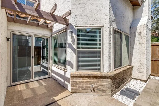 a view of backyard with tree