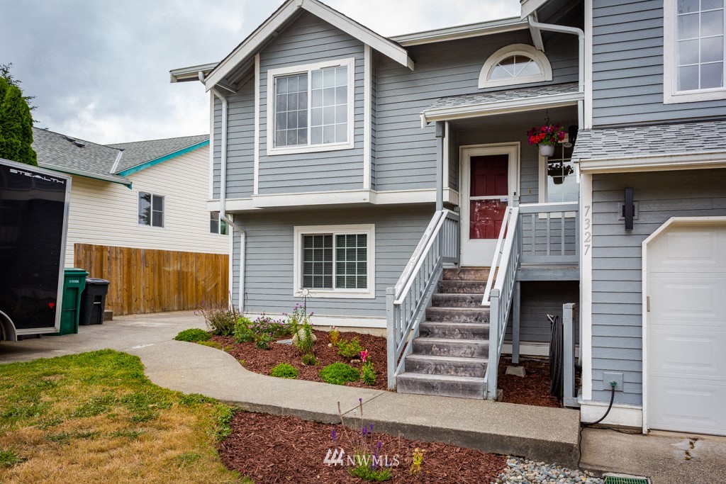7327 East Collins Road Port Orchard, WA 98366 - Photo 2 of 40 Gallery Image 2