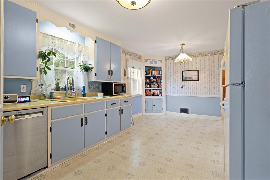 12 Stangus Road Lynn, MA 01905 - Photo 5 of 30