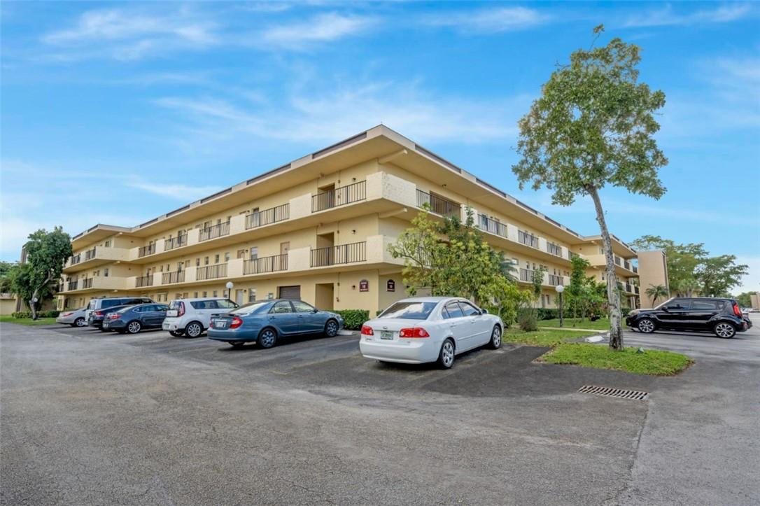 100 Berkley Road, Unit 303 Hollywood, FL 33024 - Photo 22 of 37 Photo 22