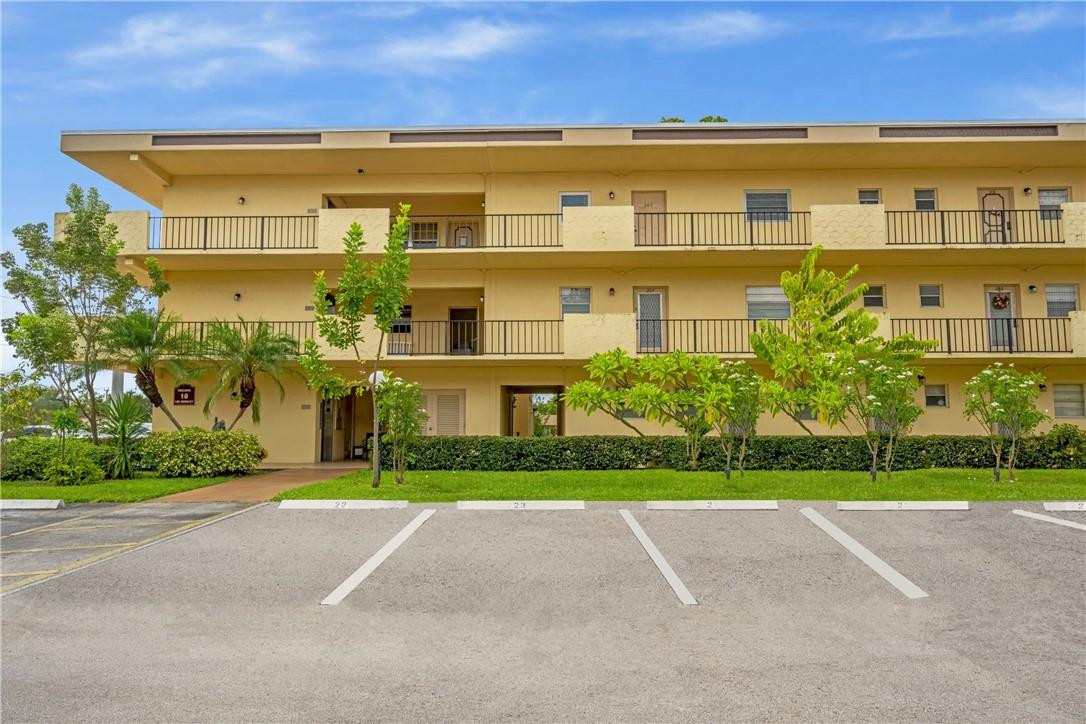 100 Berkley Road, Unit 303 Hollywood, FL 33024 - Photo 25 of 37 Photo 25