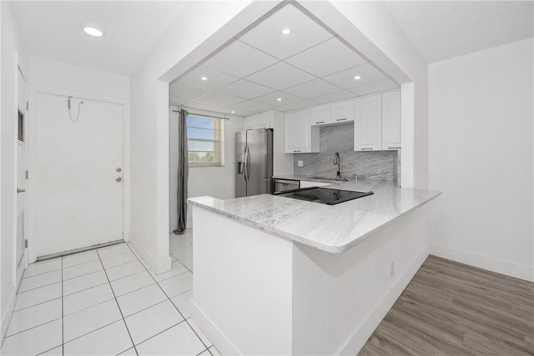 100 Berkley Road, Unit 303 Hollywood, FL 33024 - Photo 4 of 37 Photo 4