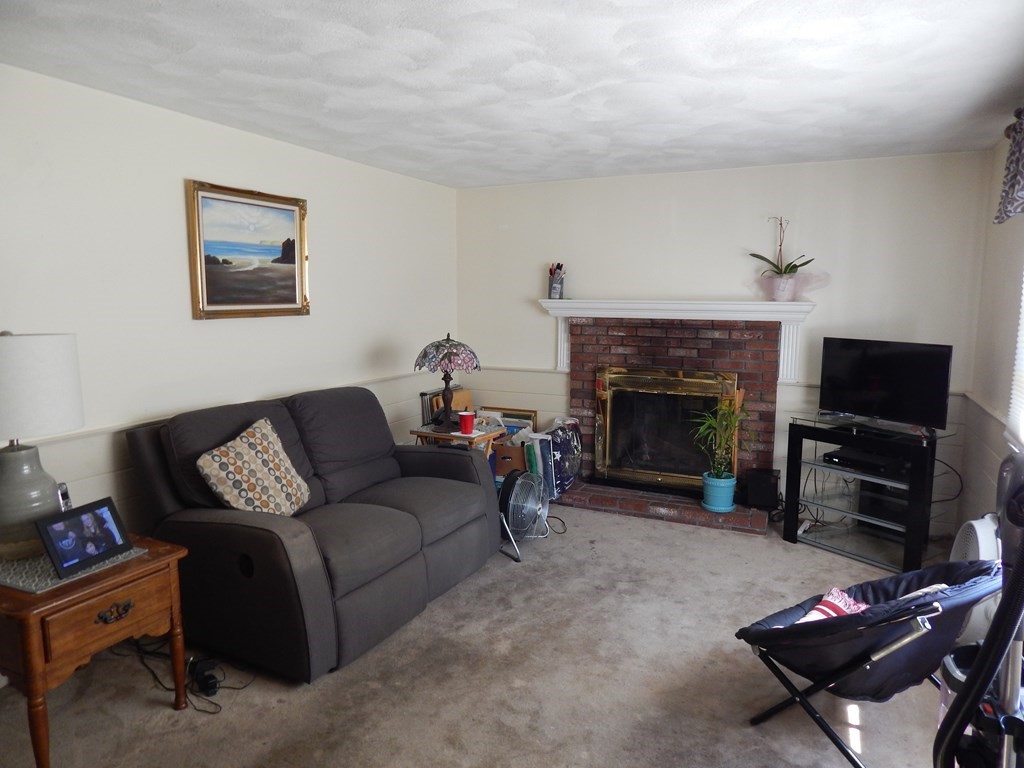 4 Lincoln Road Billerica, MA 01821 - Photo 10 of 19 Gallery Image 10