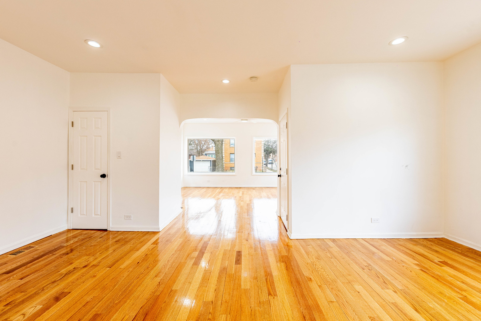 7601 South Rhodes Avenue Chicago, IL 60619 - Photo 8 of 32 Gallery Image 8