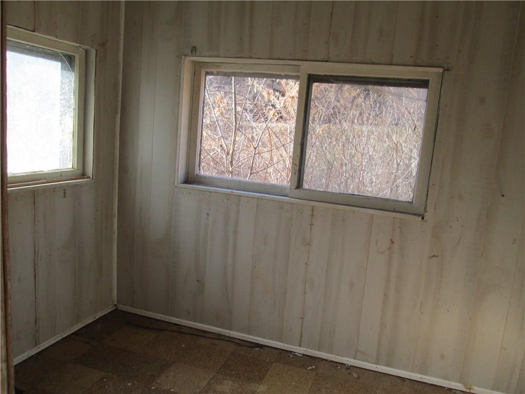 122 Shanor Lane Rochester, PA 15074 - Photo 2 of 11