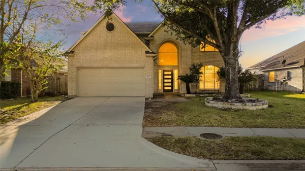 $2,800 | 7619 Omaha Drive, Baytown, TX 77521