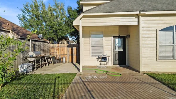 $2,800 | 7619 Omaha Drive, Baytown, TX 77521