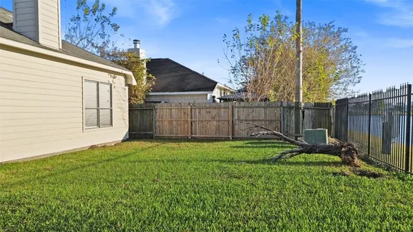 $2,800 | 7619 Omaha Drive, Baytown, TX 77521