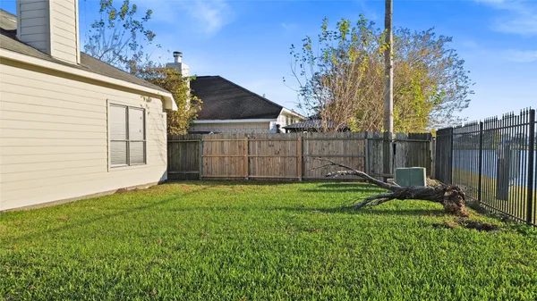 $2,700 | 7619 Omaha Drive, Baytown, TX 77521