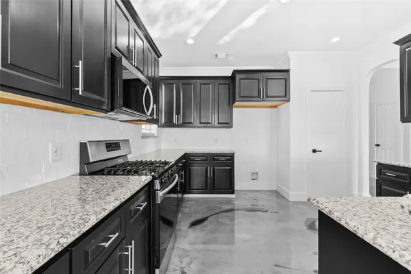 $2,700 | 7619 Omaha Drive, Baytown, TX 77521