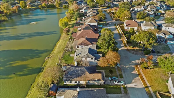 $2,800 | 7619 Omaha Drive, Baytown, TX 77521