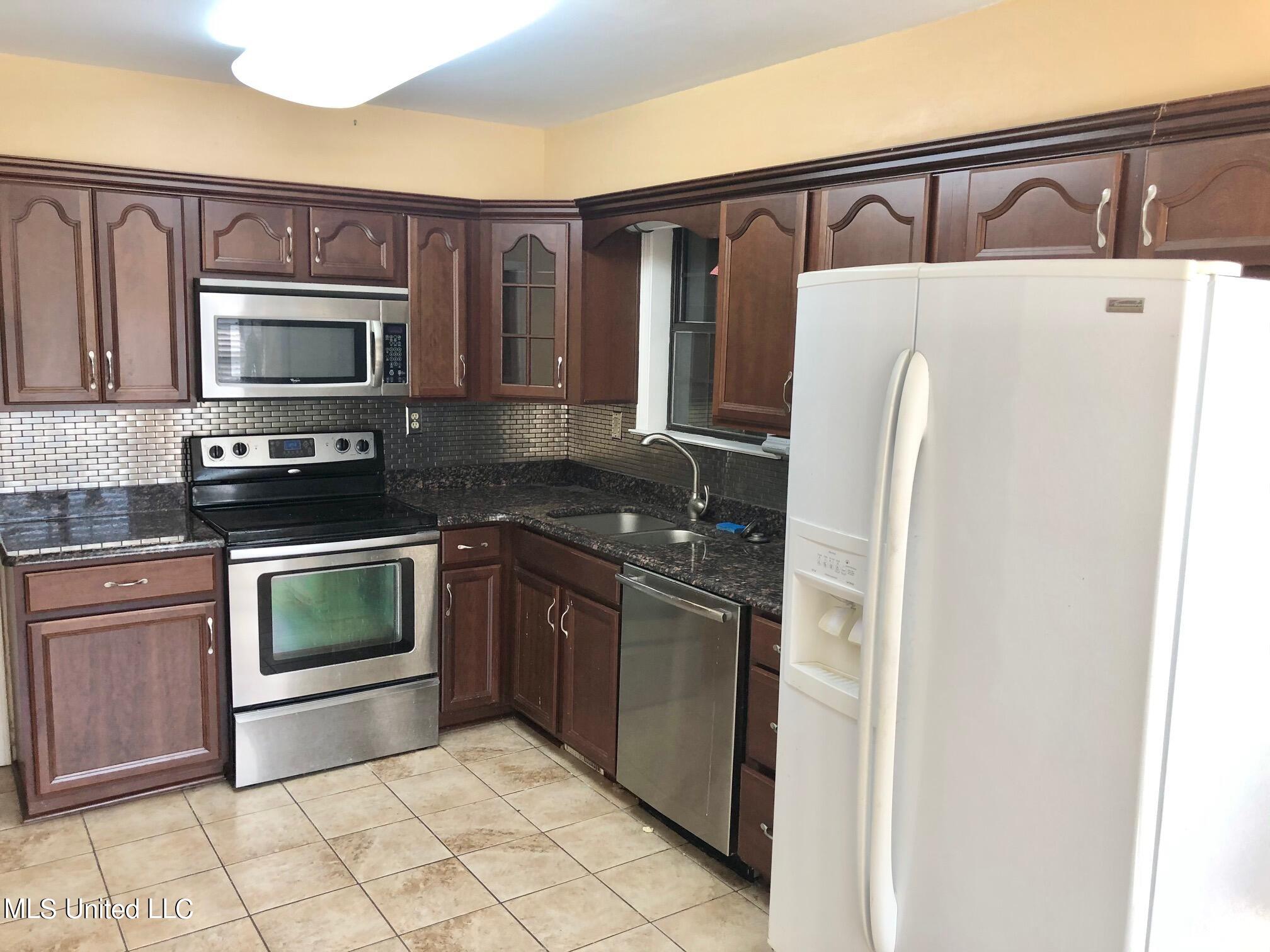 7151 Cedardale Road Olive Branch, MS 38654 - Photo 6 of 21 IMG_0422