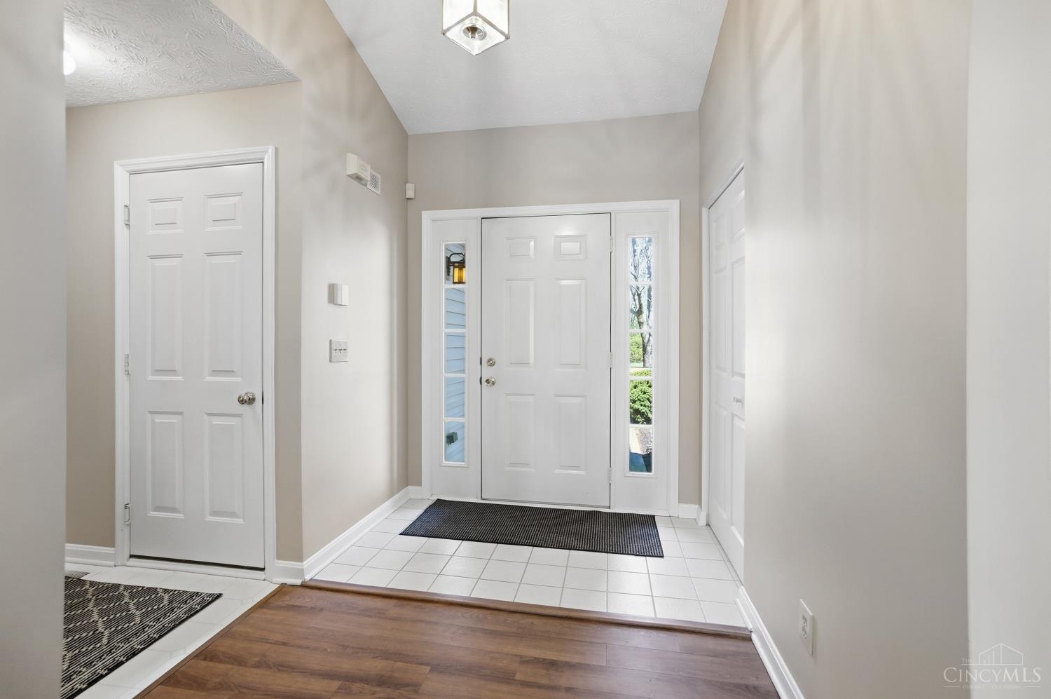 1013 Raintree Lane Maineville, OH 45039 - Photo 3 of 42