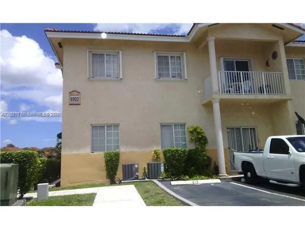 $2,450 | 6922 Northwest 179th Street, Unit 1065, Hialeah, FL 33015