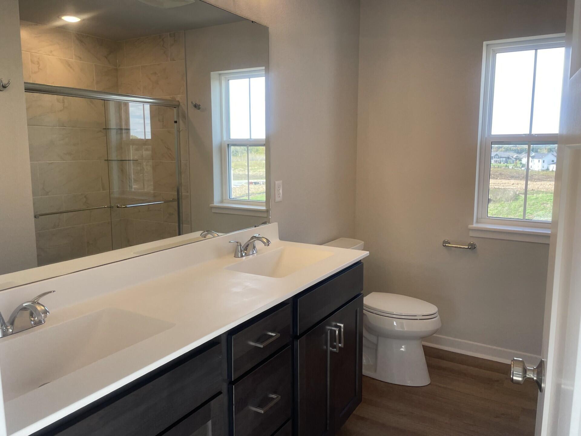 W193-n5017 Rosemary Ridge Menomonee Falls, WI 53051 - Photo 7 of 10 Primary Bath