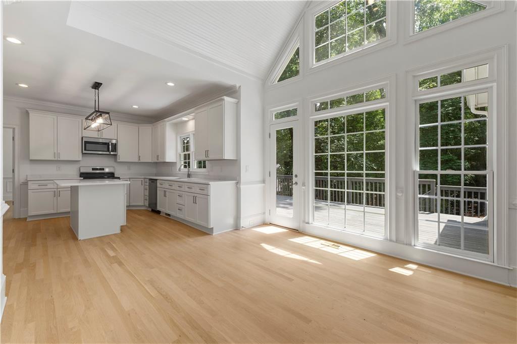 8965 Laurel Way Alpharetta, GA 30022 - Photo 11 of 79