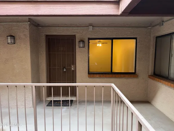 $1,400 | 17 East Ruth Avenue, Unit 305, Phoenix, AZ 85020