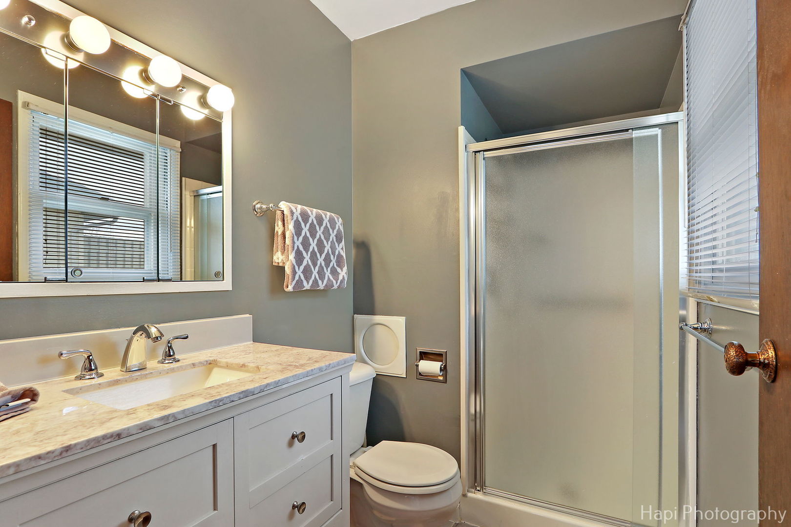 880 Rosedale Lane Hoffman Estates, IL 60169 - Photo 16 of 32 Gallery Image 16