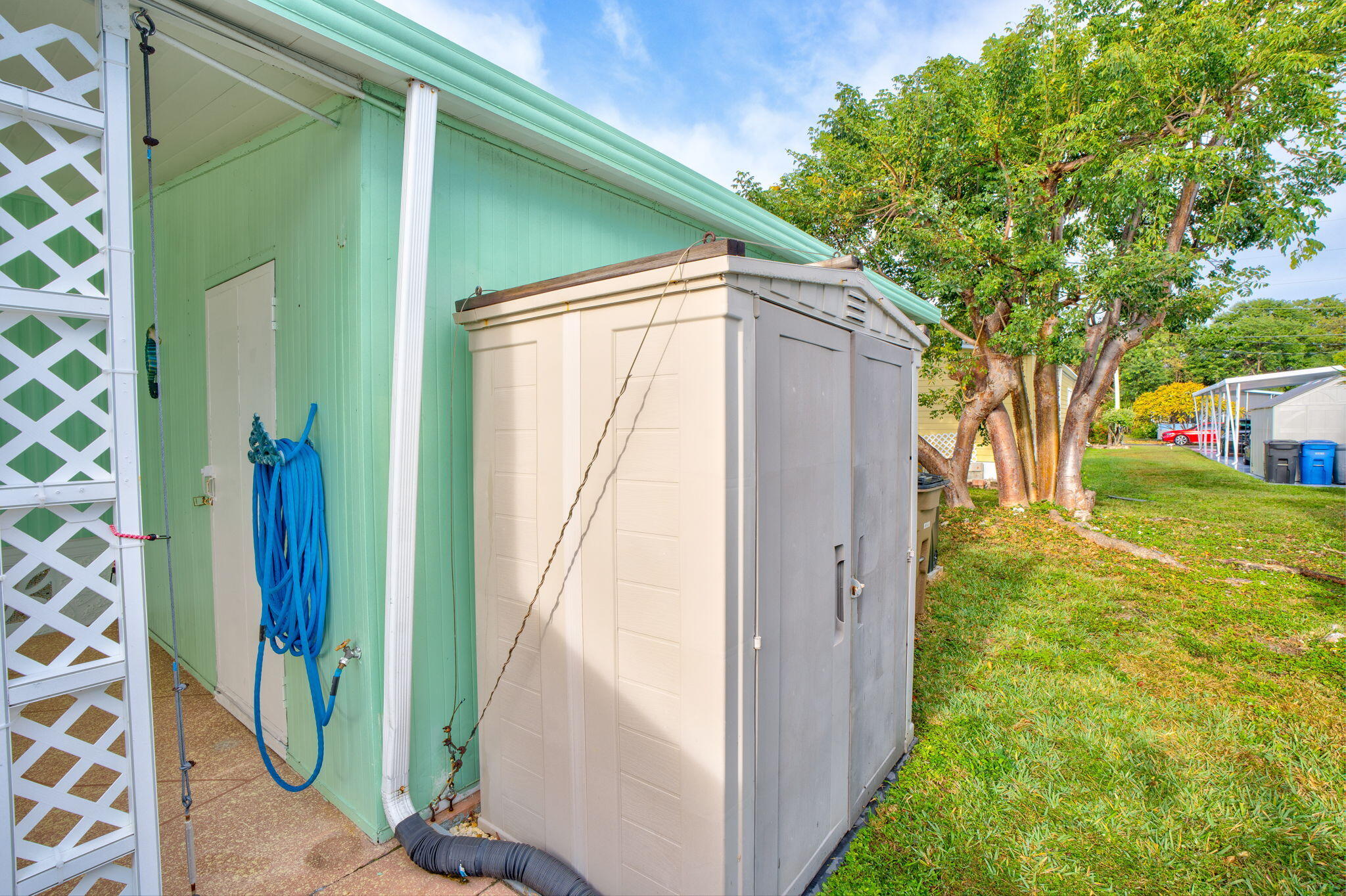 808 South Silver Circle Key Largo, FL 33037 - Photo 38 of 49 a view of a backyard