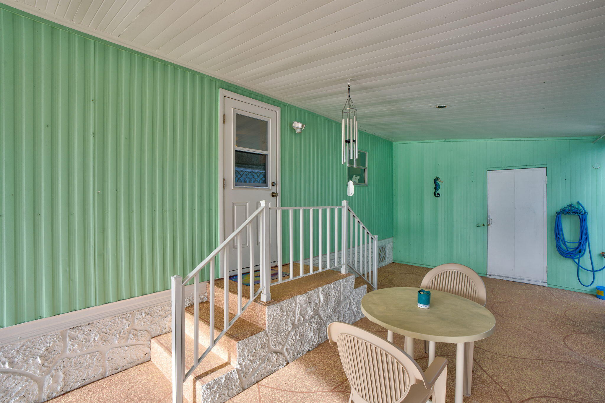 808 South Silver Circle Key Largo, FL 33037 - Photo 41 of 49 a balcony with table and chairs