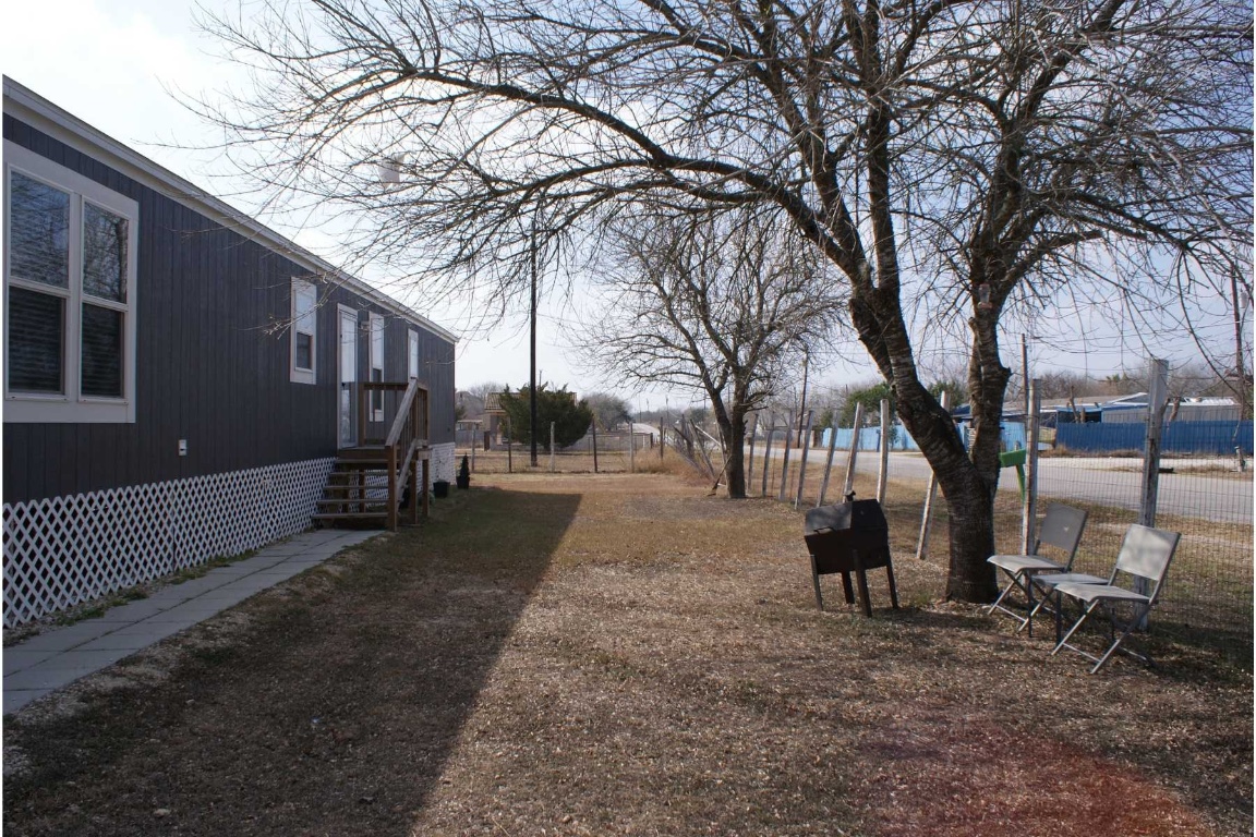 501 Mesquite Road San Marcos, TX 78666 - Photo 31 of 33 View of yard