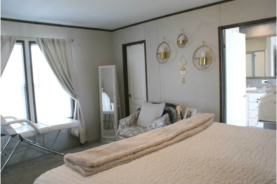 501 Mesquite Road San Marcos, TX 78666 - Photo 9 of 33 Bedroom with carpet floors and ensuite bathroom