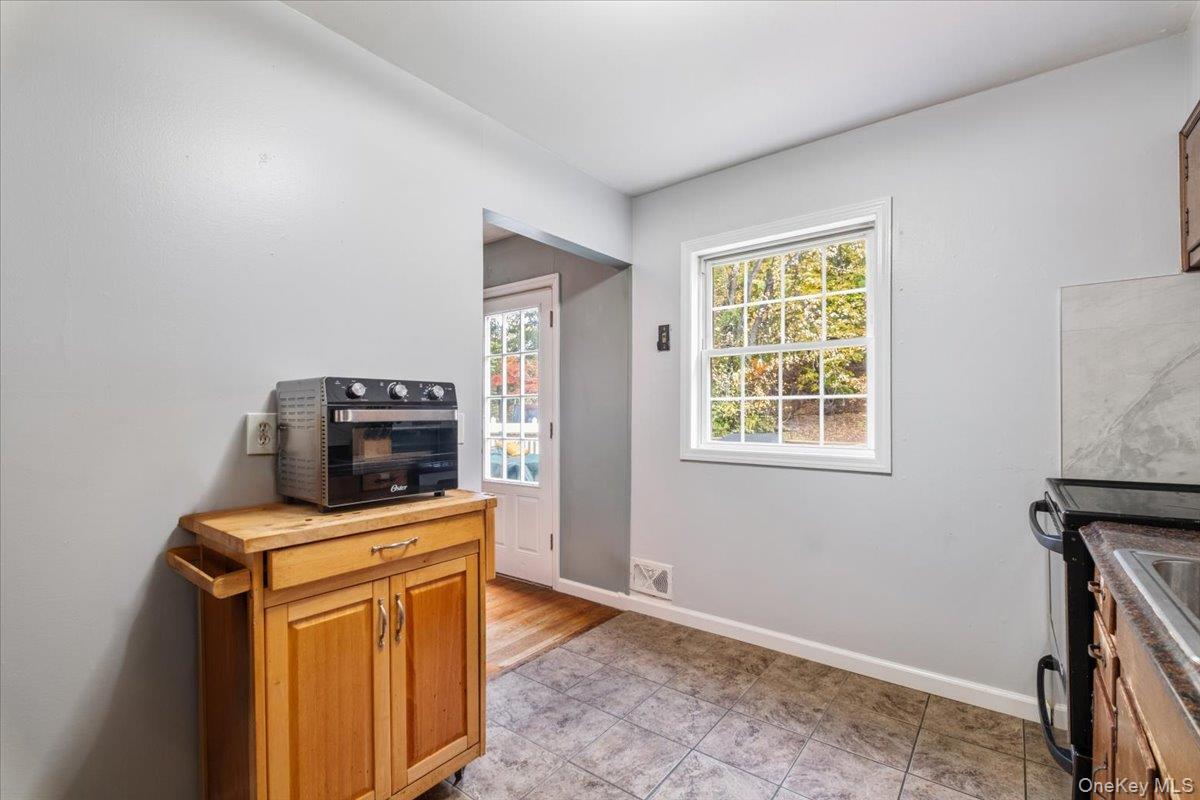 16 Meadow Road Montrose, NY 10548 - Photo 13 of 32