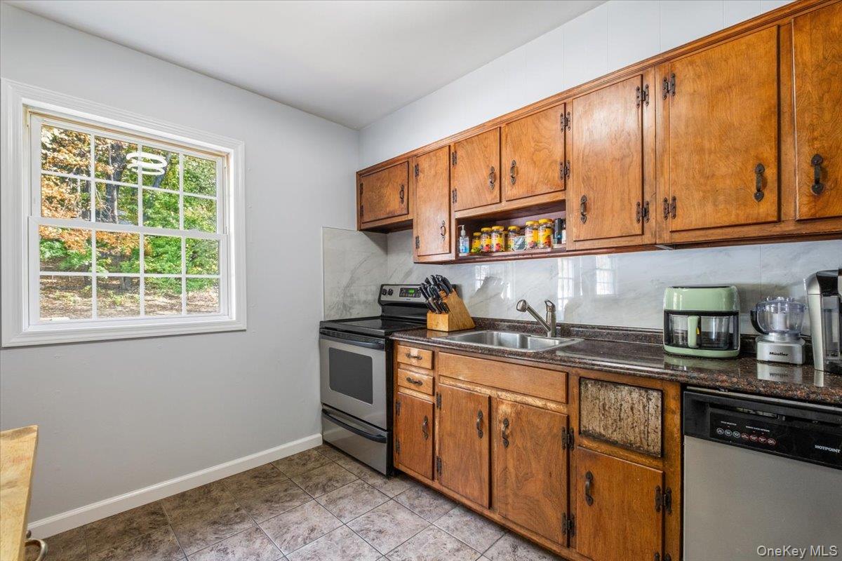 16 Meadow Road Montrose, NY 10548 - Photo 14 of 32