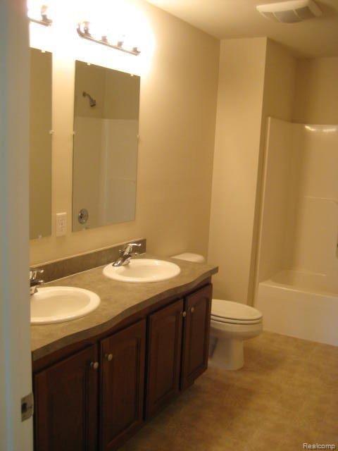 19315 Elwell Road Belleville, MI 48111 - Photo 18 of 21 Masterbath.JPG
