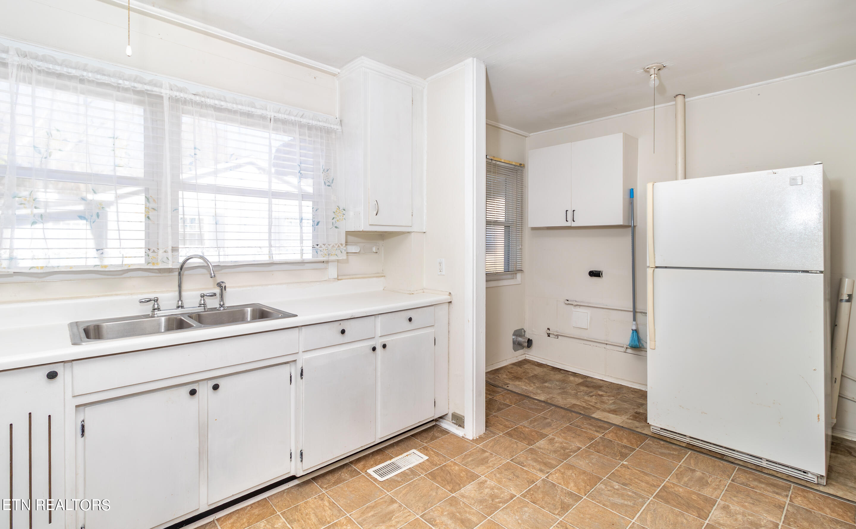 701 Florida Avenue Oak Ridge, TN 37830 - Photo 11 of 13 1U6A3649-Enhanced-NR