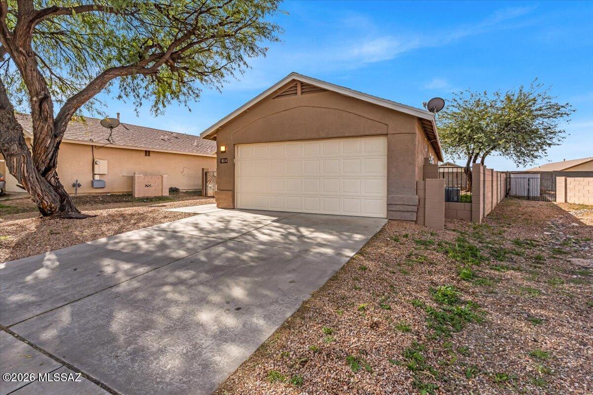7828 South Lauder Street Tucson, AZ 85747 - Photo 2 of 46