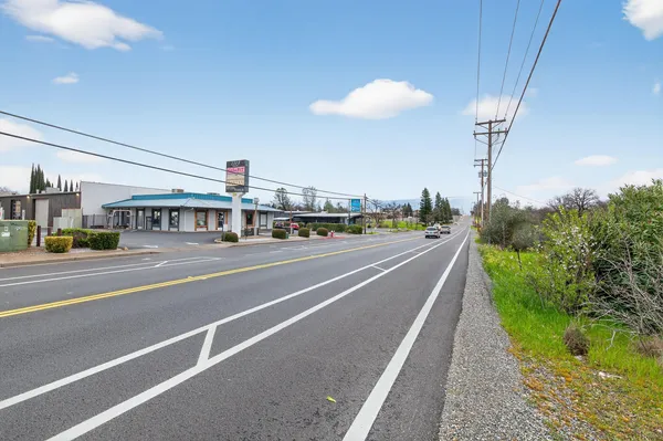 $400,000 | 2681 Hartnell Avenue, Redding, CA 96002