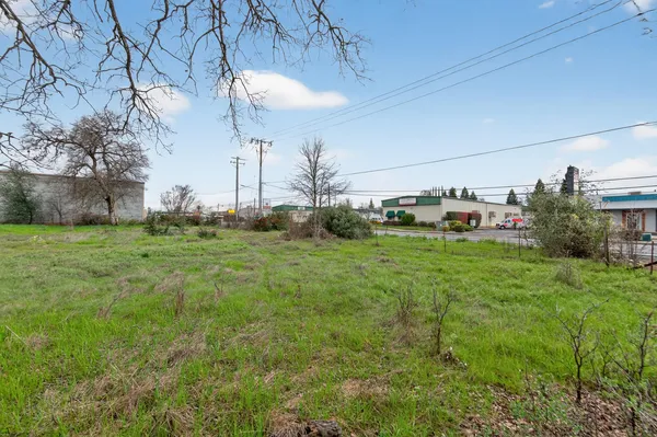 $400,000 | 2681 Hartnell Avenue, Redding, CA 96002