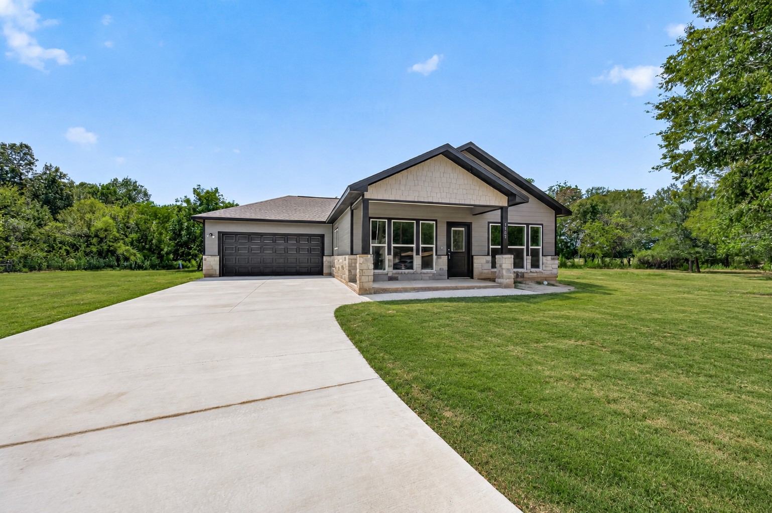1147 Baja Road Montgomery, TX 77356 - Photo 1 of 35 Grass is AI Enhanced.