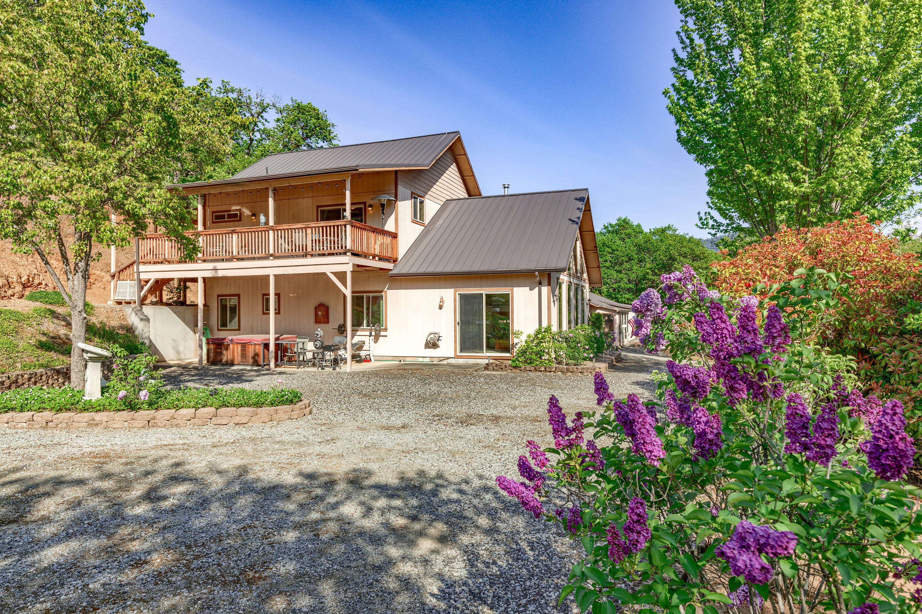 3852 North River Road Gold Hill, OR 97525 - Photo 3 of 39 View Balcony