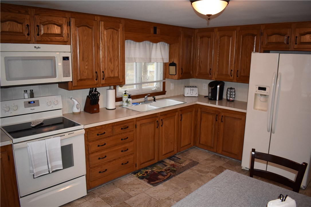 93 Ashaway Road Hopkinton, RI 02804 - Photo 3 of 17