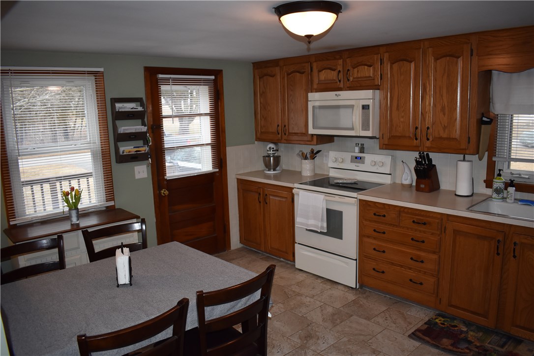 93 Ashaway Road Hopkinton, RI 02804 - Photo 4 of 17