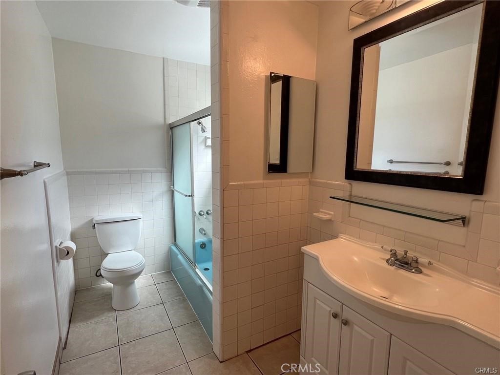 8400 Fordham Road Westchester, CA 90045 - Photo 14 of 25 a bathroom with a toilet sink and mirror
